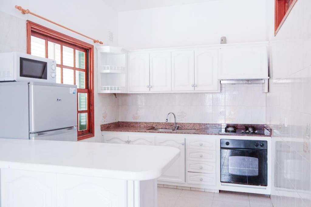 Acogedora Casa En Abades En Tranquila Urbanizacion Villa ภายนอก รูปภาพ